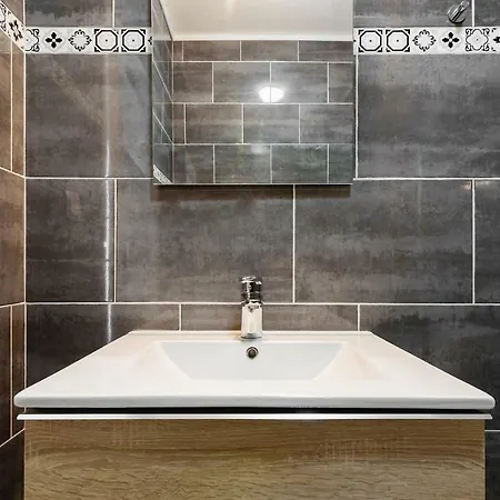 Charming And Spacious Apt In Perfect Location Διαμέρισμα Λάγος