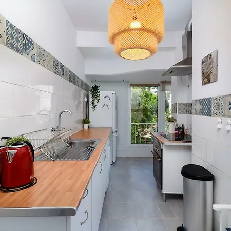 Charming And Spacious Apt In Perfect Location Λάγος