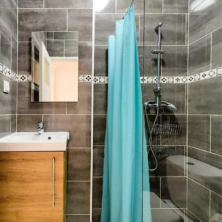 Charming And Spacious Apt In Perfect Location