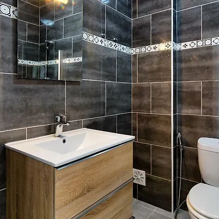 Charming And Spacious Apt In Perfect Location